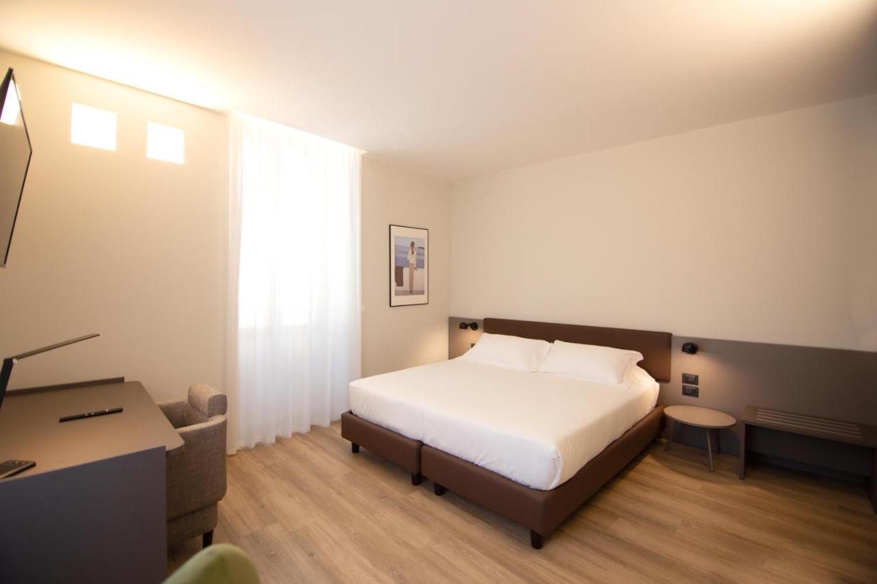 Palazzo Bellocchi - Suites & Apartments Brindisi Eksteriør billede