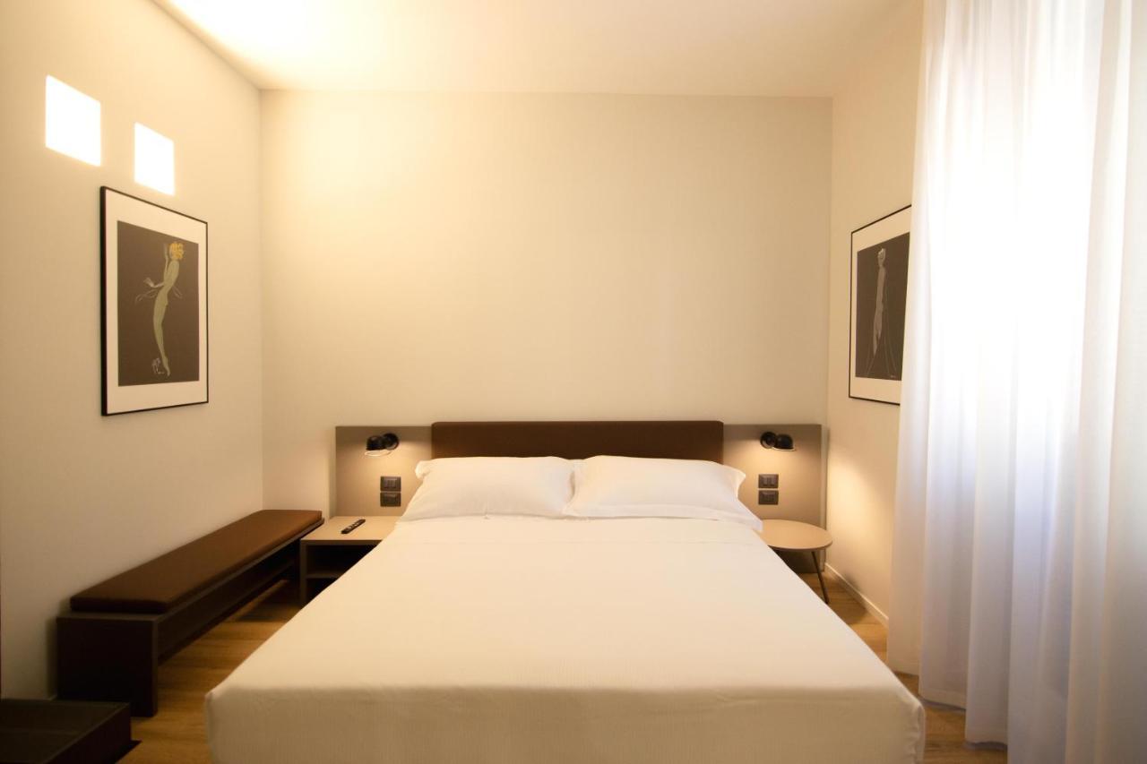 Palazzo Bellocchi - Suites & Apartments Brindisi Eksteriør billede