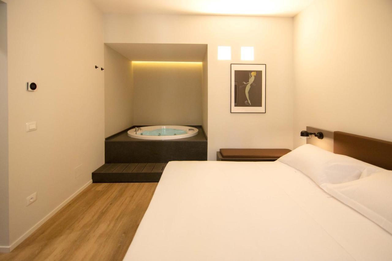 Palazzo Bellocchi - Suites & Apartments Brindisi Eksteriør billede