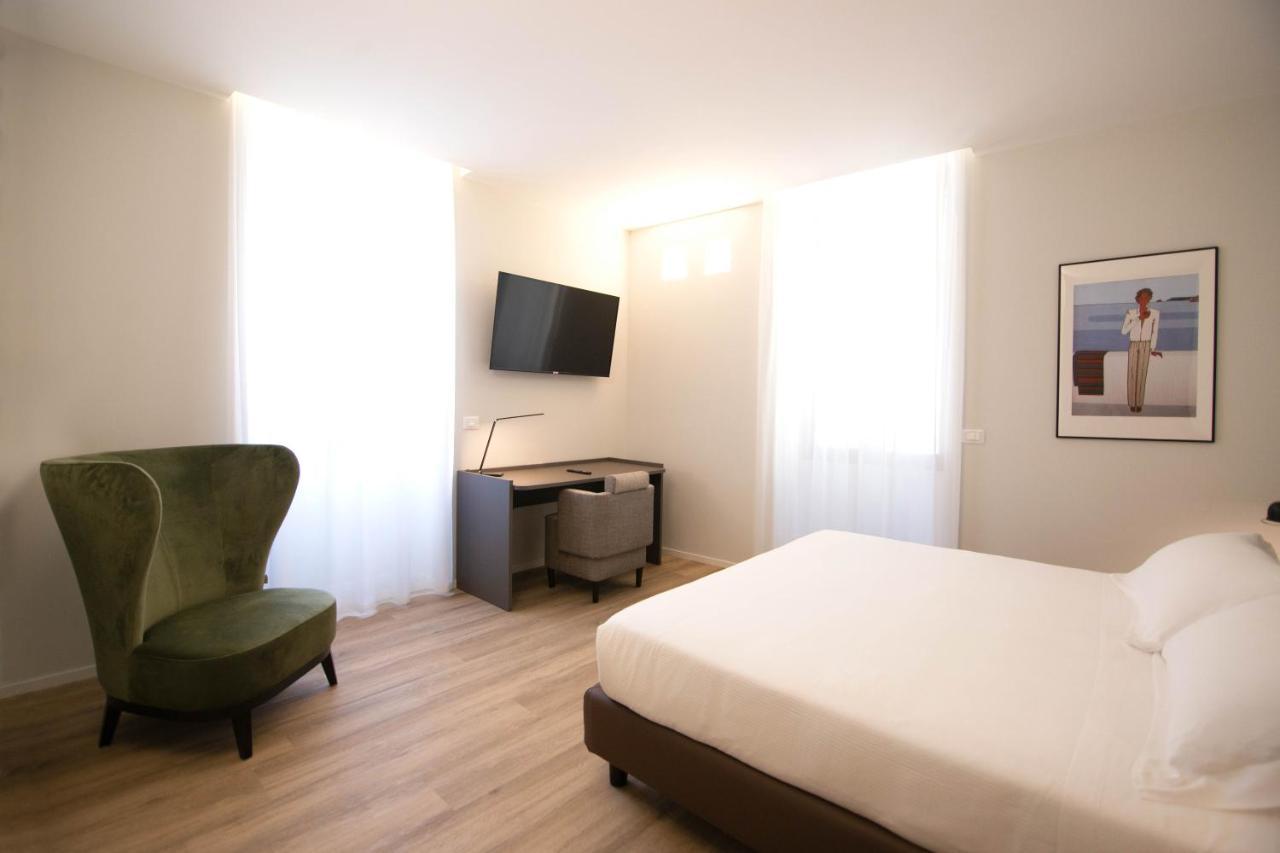 Palazzo Bellocchi - Suites & Apartments Brindisi Eksteriør billede