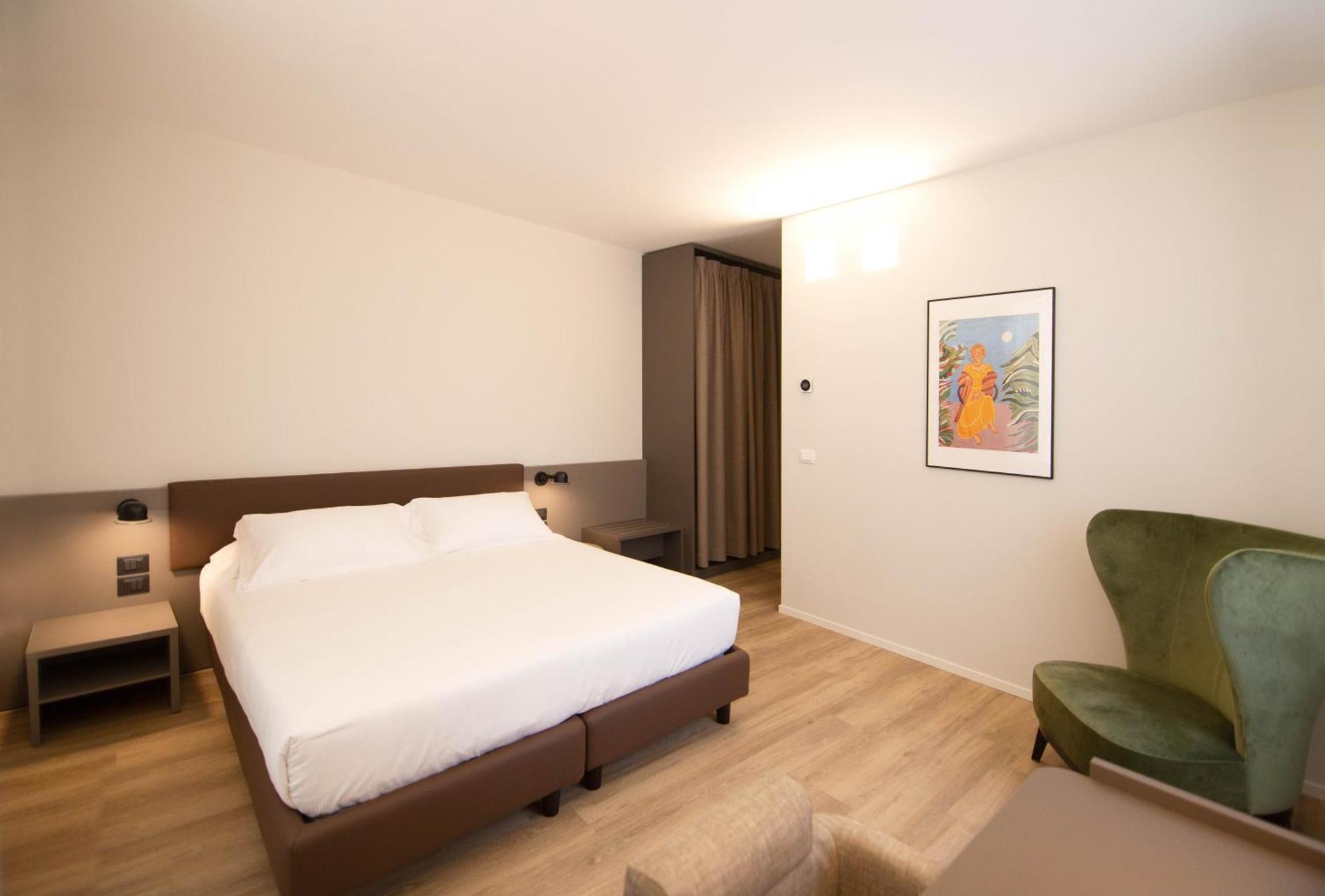 Palazzo Bellocchi - Suites & Apartments Brindisi Værelse billede